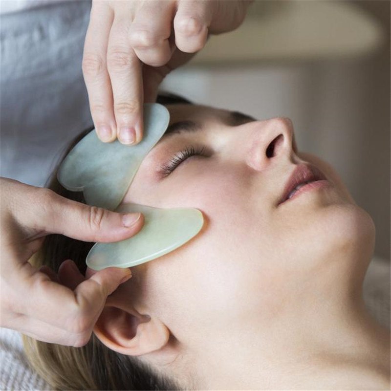 Beauty jade scraping Beauty jade scraping